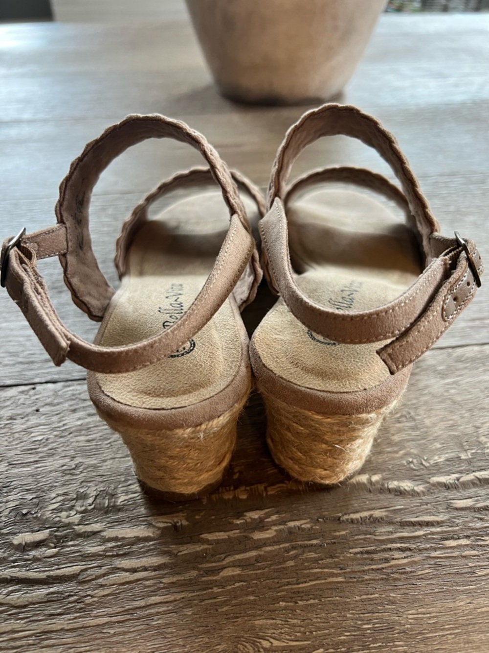 NWOT Bella Vita Mariella Slingback Wedge in Taupe - Picture 5 of 10